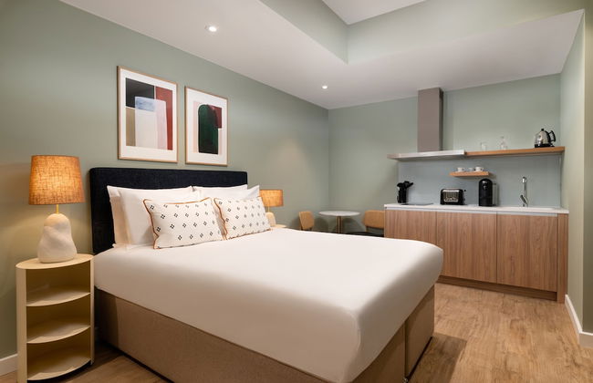 The Lincoln Suites - Photo 11