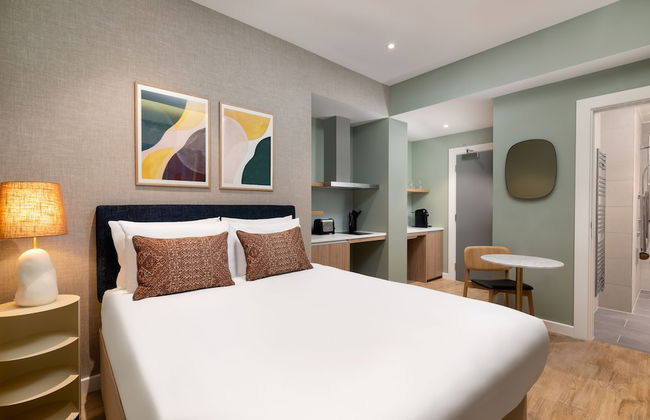 The Lincoln Suites - Photo 10