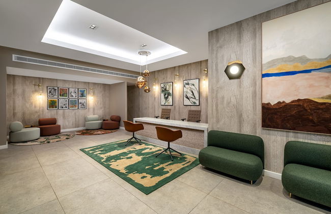 The Lincoln Suites - Photo 2