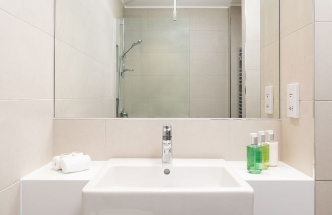 The Lincoln Suites - Photo 30
