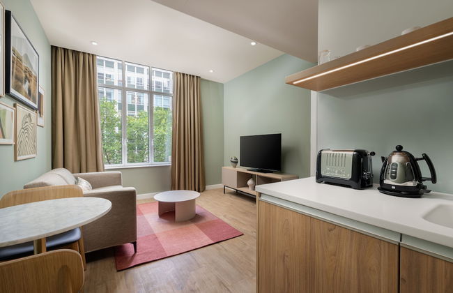 The Lincoln Suites - Photo 24