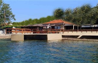 Foto 1 - Villa in Malaki in Sea With Playground