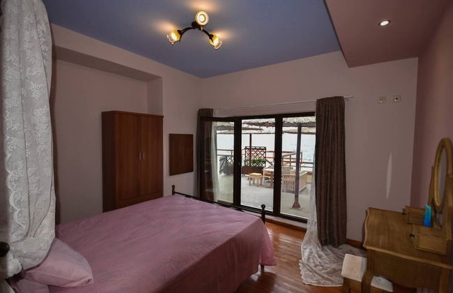 Villa in Malaki in Sea With Playground - Photo 8