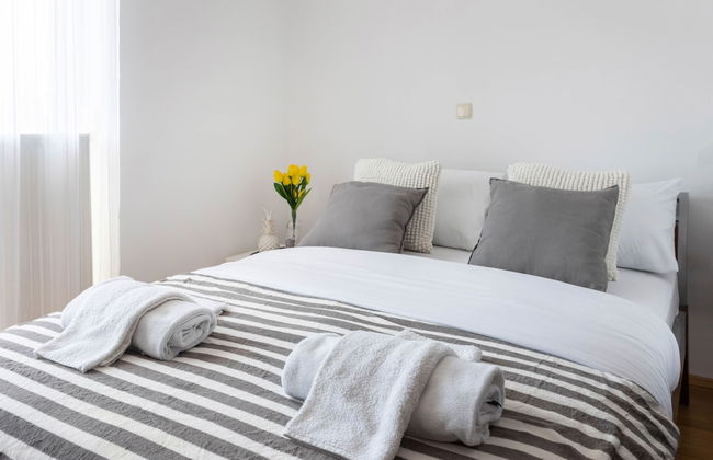 Spacious 2bdr Apartment With a Cute Balcony - Photo 3