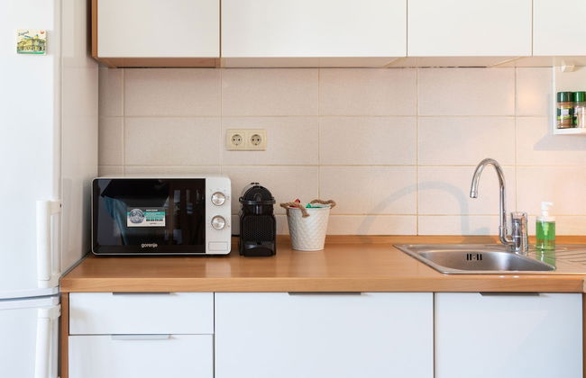 Spacious 2bdr Apartment With a Cute Balcony - Photo 7