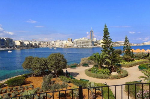 Foto 19 - Seafront Apartment in Sliema wt Breathtaking Views