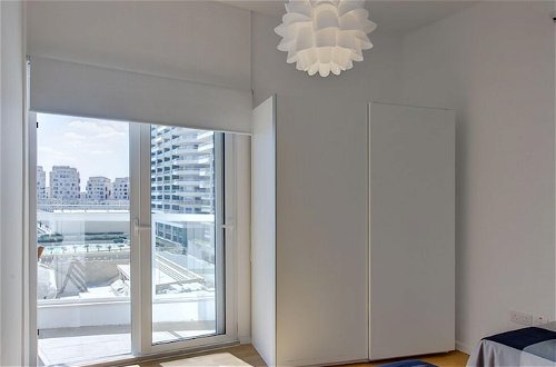 Foto 4 - Modern Apartment With Stunning Seaviews