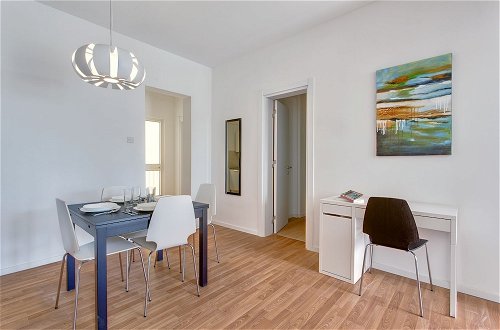 Photo 5 - Modern Apartment With Stunning Seaviews