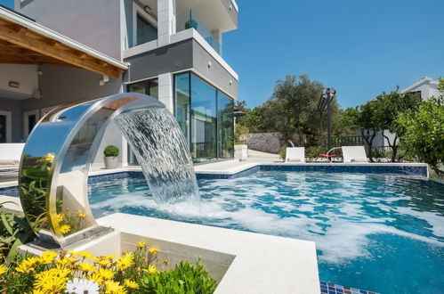 Foto 51 - Beachfront Villa Azzurro With Pool