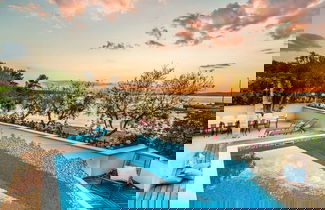 Foto 1 - Magnificent Villa in Supetar With Swimming Pool