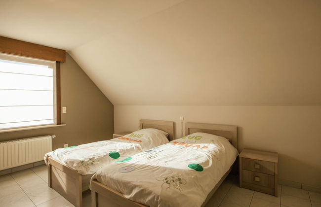 Classy Holiday Home in Aartrijke With Private Swimming Pool - Photo 3