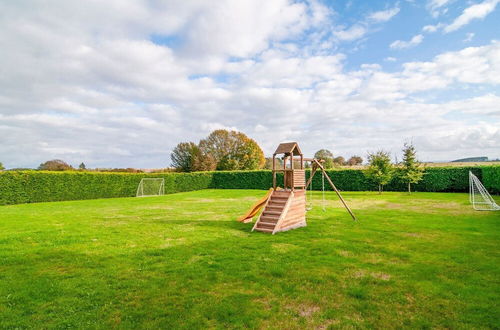 Photo 19 - Spacious Holiday Home in Nafraiture With Garden