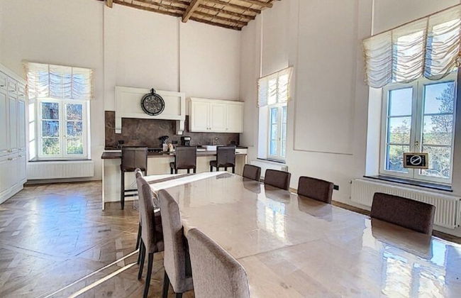 Elegant Hillside Mansion - Foto 25