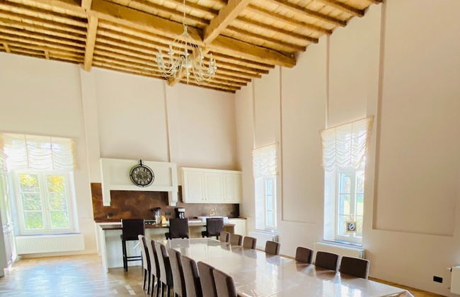 Elegant Hillside Mansion - Foto 14
