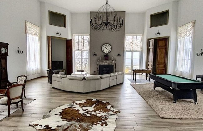 Elegant Hillside Mansion - Foto 21
