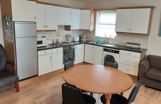 2 Bed Cottage - Sleeps 6 - Parking - Wifi - Foto 5
