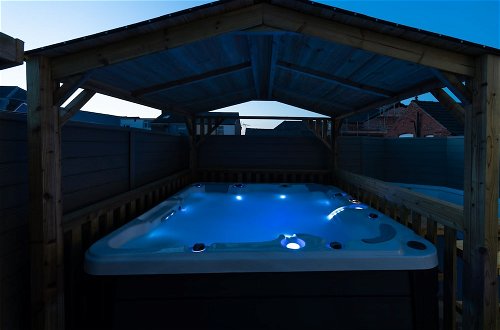 Photo 18 - THE Bells hot tub on Private Terrace Apartments