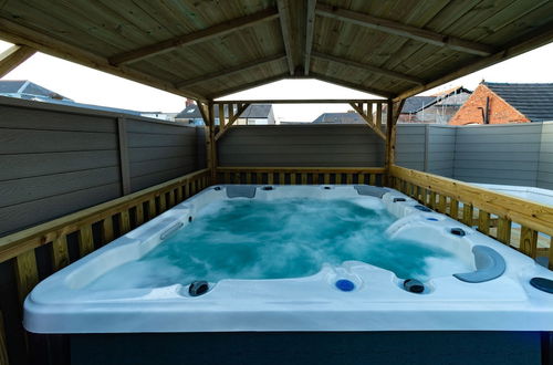 Photo 21 - THE Bells hot tub on Private Terrace Apartments