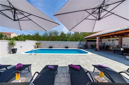 Foto 23 - Luxury Villa With Pool - H