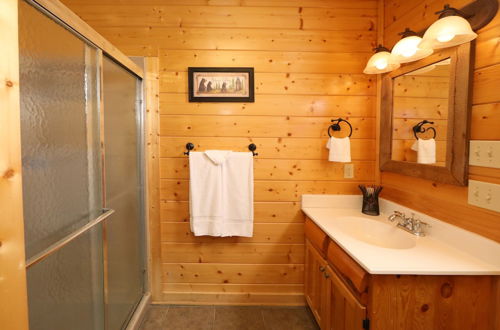 Photo 27 - BearADise in the Smokies - Two Bedroom Cabin