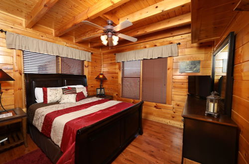 Foto 2 - BearADise in the Smokies - Two Bedroom Cabin