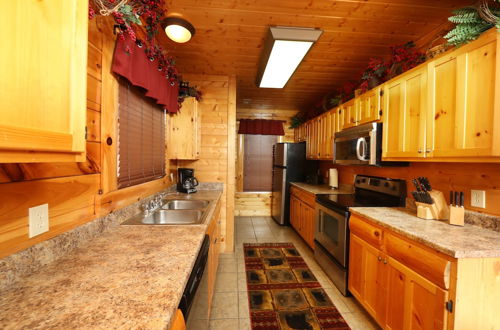 Photo 9 - BearADise in the Smokies - Two Bedroom Cabin