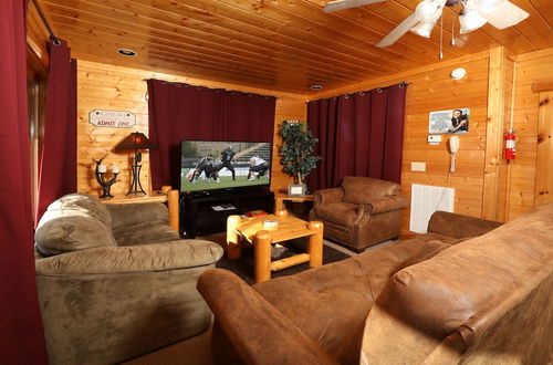 Photo 17 - BearADise in the Smokies - Two Bedroom Cabin