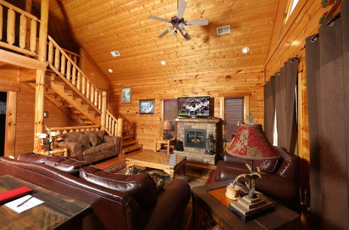 Photo 13 - BearADise in the Smokies - Two Bedroom Cabin