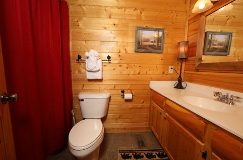 Photo 26 - BearADise in the Smokies - Two Bedroom Cabin