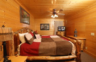 Foto 3 - BearADise in the Smokies - Two Bedroom Cabin