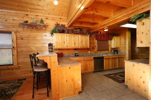 Photo 10 - BearADise in the Smokies - Two Bedroom Cabin