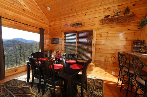 Foto 6 - BearADise in the Smokies - Two Bedroom Cabin