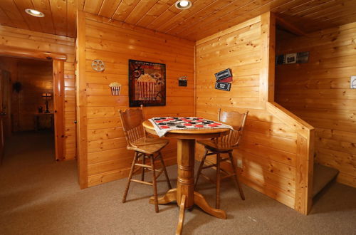 Photo 8 - BearADise in the Smokies - Two Bedroom Cabin