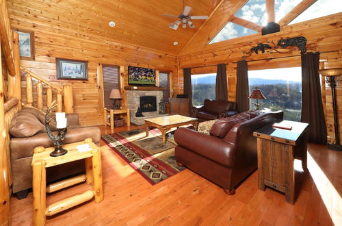 Photo 12 - BearADise in the Smokies - Two Bedroom Cabin