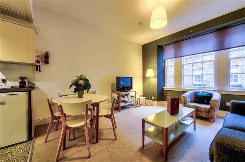 Foto 1 - Perfect Location! Charming Rose St Apt for Couples