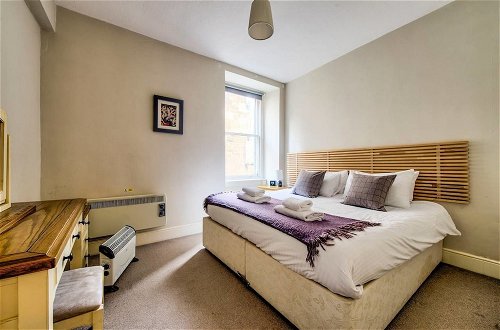 Photo 2 - Amazing Location! - Lovely Rose St Apt in New Town