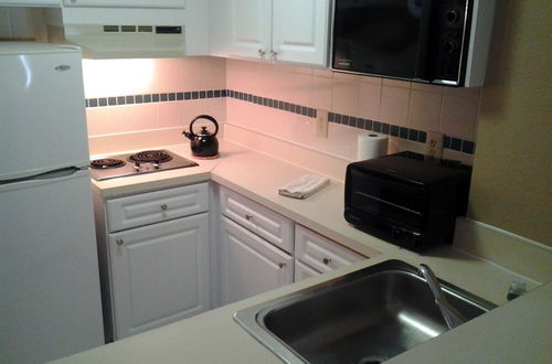 Photo 15 - Kitchenette Condos Universal by Amerom