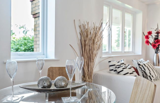 2 Bed Flat, Dedicated Workspace, Parking, 4KTV - Foto 1