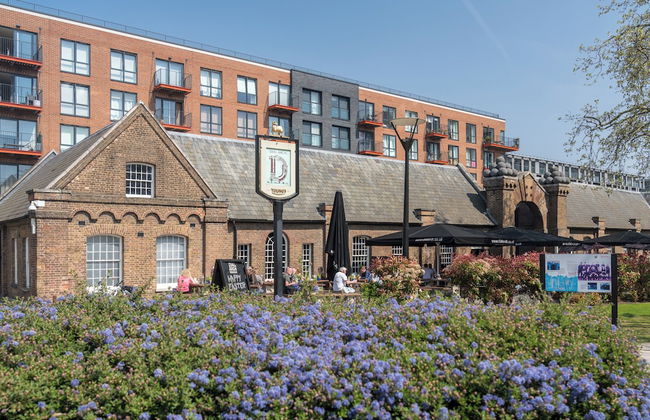 2 Bed Flat, Dedicated Workspace, Parking, 4KTV - Foto 27