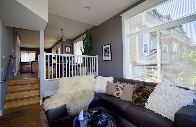 Comfort and Grace on Queen Anne Hill - Photo 13