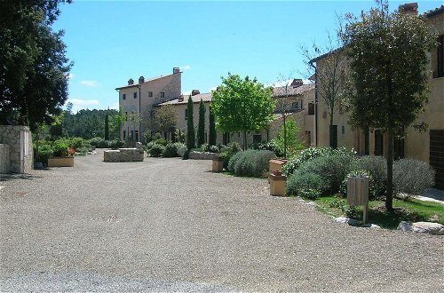 Photo 24 - Cosy Apartment With Swimming Pool and Garden Close to Volterra and S Gimignano