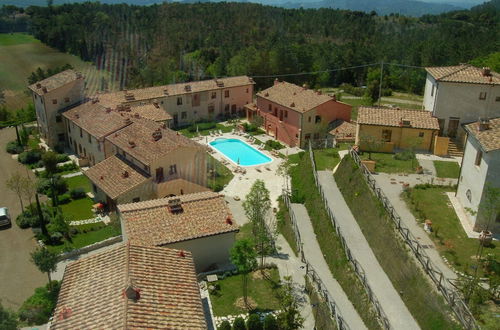 Photo 14 - Cosy Apartment With Swimming Pool and Garden Close to Volterra and S Gimignano