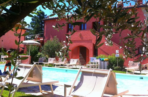 Foto 14 - Cosy Apartment With Swimming Pool and Garden Close to Volterra and S Gimignano