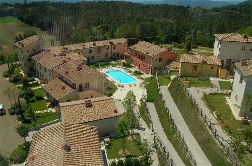 Photo 22 - Cosy Apartment With Swimming Pool and Garden Close to Volterra and S Gimignano