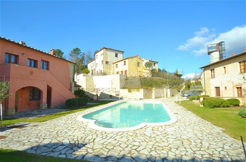 Photo 11 - Cosy Apartment With Swimming Pool and Garden Close to Volterra and S Gimignano