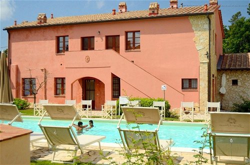 Foto 16 - Cosy Apartment With Swimming Pool and Garden Close to Volterra and S Gimignano