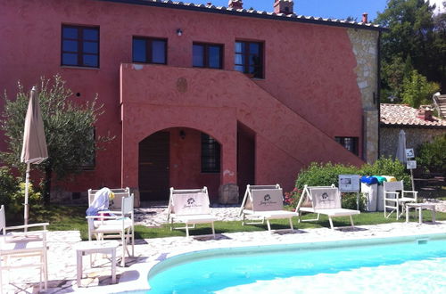 Photo 11 - Cosy Apartment With Swimming Pool and Garden Close to Volterra and S Gimignano