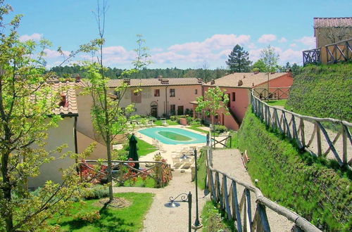 Photo 10 - Cosy Apartment With Swimming Pool and Garden Close to Volterra and S Gimignano