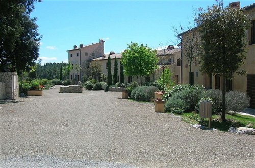 Photo 22 - Cosy Apartment With Swimming Pool and Garden Close to Volterra and S Gimignano