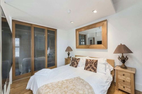 Photo 3 - Luxury Flat with Panoramic View of Piccadilly Circus